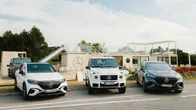メルセデスベンツ、独リゾート島に夏季限定の電動車体験拠点…新型CLAやGクラスEVに試乗可能