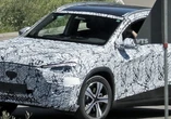 より高級に！ 人気SUV、メルセデスベンツ『GLA』の次期型プロトタイプが出現