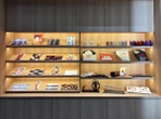 栃木トヨタ足利店、「足利銘仙」展示開始…ガチャマンラボが協力
