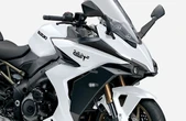 スズキのスポーツツアラー『GSX-S1000GT』に新色登場、「ブリリアントホワイト」で新たな魅力　価格は168.3万円