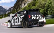 MINI、ニュル24時間レースに参戦準備完了！ 新デザインの「JCW」で走る