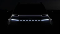 ジープの小型SUV『アベンジャー』に改良新型、新デザインの7スロットグリルを予告