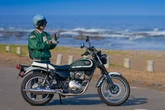 230ccのレトロスポーツ、カワサキ『W230』2026年モデル発売へ　価格は66万5500円