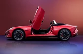 世界初のシザードア付きEVロードスター『サイバースター』に後輪駆動車、マレーシアで発売へ