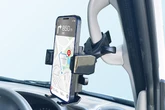 安心して使えるシンプル・スマホホルダーのニューカマーをピックアップ！［特選カーアクセサリー名鑑］