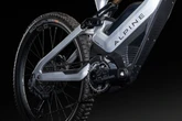 アルピーヌと仏ラピエール、約200万円の高級電動マウンテンバイク発表
