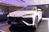 「史上最も美しい」ランボルギーニのスーパーSUV『ウルスSE』日本発表　HV化も「ダウンサイジングではない」