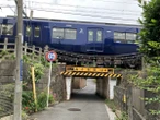 謎の八王子街道、制限1.8mの低いガード…横浜市保土ヶ谷区、相鉄線・上星川～西谷