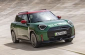 MINIの最新4車種、体験型「MINIストリート」としてグッドウッド2025に展示