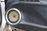 弱点は「純正スピーカー」と「純正メインユニット」、そこに対処して良音をゲット！［初めてのカーオーディオ“とっておき”をプロが提案］
