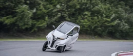 車体を傾けて旋回、リーンモビリティ「Lean3」量産化へ…JICNとTSIが追加出資