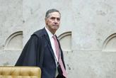 Vejo com simpatia a escolha de uma mulher, diz Barroso após anunciar saída do STF