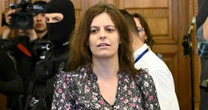 Ilaria Salis torna in libertà dopo l’elezione all’Europarlamento: la polizia ungherese le ha tolto il braccialetto elettronico