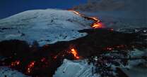 L’Etna preso d’assalto dai turisti per vedere neve e lava: l’allarme della Protezione civile