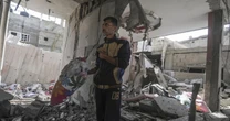 Voci di Gaza – “A Rafah la gente è disperata, smonta le tende senza sapere dove andare. Fugge con i furgoncini o con i carretti degli asini”