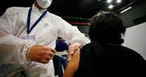 Il report Iss sull’effetto dei vaccini: “35 giorni dopo la prima dose ridotti dell’80% i contagi, del 90% i ricoveri e del 95% i decessi”