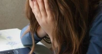 Roma, 12enne disabile picchiata da tre coetanee con calci e pugni. La violenza in diretta su Instagram
