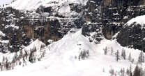 Dolomiti, tre sciatori travolti da una valanga a Forcella Giau: due feriti gravi sotto la neve. Trasportati a Mestre e Treviso