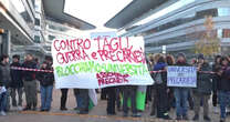 Sciopero generale, studenti e ricercatori bloccano l’ingresso dell’Università di Torino – Video