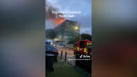 Maxi incendio a Londra: in fiamme un condominio della zona est. Decine di persone evacuate: “Aveva problemi di sicurezza”