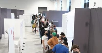 Firenze, 17enne contro i genitori no vax: “Voglio vaccinarmi, arriverò fino al presidente della Repubblica”. E non è un caso isolato