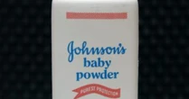 Talco e cancro, Corte Suprema respinge ricorso di Johnson & Johnson: dovrà pagare oltre 2 miliardi di dollari di risarcimenti