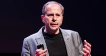 Covid, il microbiologo Crisanti: “Terza dose di vaccino e mascherine o l’Italia rischia i numeri inglesi”