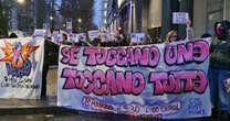 Studentessa violentata a Milano, presidio davanti all’Alcatraz: “I nostri coetanei responsabili di aggressioni”. Citati La Russa e Turetta