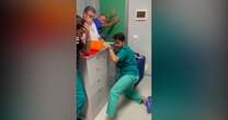 Sanitari si barricano in una stanza per salvarsi dalla furia dei parenti di una paziente deceduta: il video dal Policlinico di Foggia