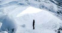 Grotta di ghiaccio crollata in Islanda vicino a Jokulsarlon: un morto e nessuna traccia dei due dispersi