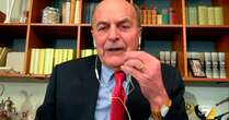 Bersani a La7: “Meloni ponte tra Usa e Ue? Storia grottesca creata dai tg italiani”. E attacca il vice di Trump: “Dacci indietro la Statua della Libertà”