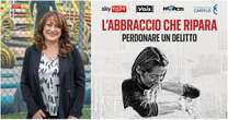 “L’abbraccio che ripara”: in un podcast di Sky TG24 la storia di Lucia che ha perdonato Antonio, l’assassino di suo marito