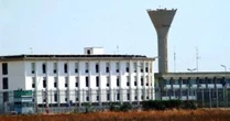 Focolaio di Covid nel carcere (sovraffollato) di Taranto: bloccata la mensa interna, si teme un contagio di massa