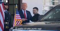 Zelensky arriva alla Casa Bianca, Trump lo accoglie con una battuta ai cronisti: “Oggi è vestito di tutto punto…”