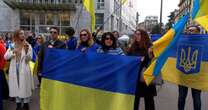 Milano, sit-in pro Ucraina davanti al consolato statunitense: “Siamo sconcertati, mai vista una cosa del genere. Atto di bullismo”