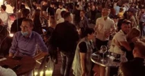 Milano, gruppo di locali lancia lo sciopero dell’alcol contro assembramenti e sporcizia: “Non serviamo cocktail sabato 24 aprile”