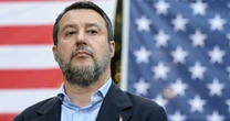 Salvini giura: “Divisi in Ue, ma il governo tiene per 5 anni. L’Italia? Il futuro non sono gli immigrati”. E paragona Trump a Berlusconi
