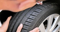 Vacanze Sicure, l’allarme di Assogomma e Polstrada: “Un’auto su dieci circola con gomme lisce”