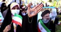 Elezioni Iran, dal persecutore degli oppositori all’economista realista: oggi si vota il nuovo presidente (che terrà i colloqui sul nucleare)