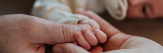 Nouveau congé de naissance : plus court, mieux payé... En quoi consiste le dispositif ?