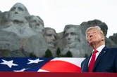 Donald Trump au pied du Mont Rushmore pour lancer les festivités des 250 ans