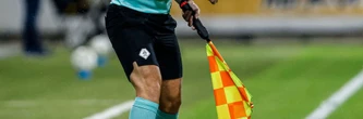 Sept arrêts cardiaques en plein match, cet arbitre est un miraculé