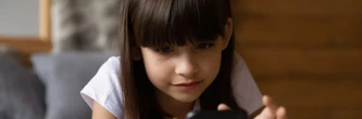 Un élève de 6e sur cinq ne connait pas les menaces auxquelles il est exposé sur son smartphone, l'Education au coeur du Cybermois