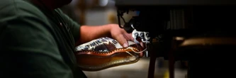 Au pied des Alpes, l'usine Paraboot chausse le monde entier