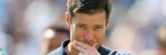 Ancelotti couvrait tout : une arrivée tardive aux entraînements et pas toujours en forme, Xabi Alonso ne le tolère pas