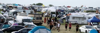 Free party sur un terrain militaire: 20.000 à 40.000 participants, un obus retrouvé en bordure du site