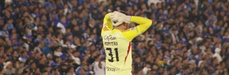 Un joueur s'effondre sur le terrain, vent de panique dans le stade