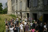 Quelque 800 personnes, certaines masquées, à la mobilisation anti-A69 selon le préfet