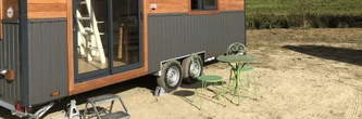 Ils habitent dans un container de 23 m² très bien aménagé au cœur de la Savoie et vivent un véritable rêve