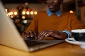 J'arnaque des gens sur internet depuis la Côte d'Ivoire et voici combien je gagne par mois